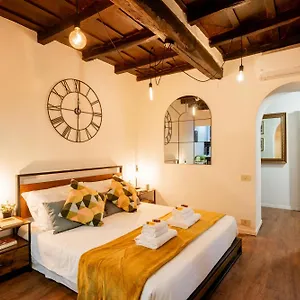 Apartment Campo De' Fiori, Rome